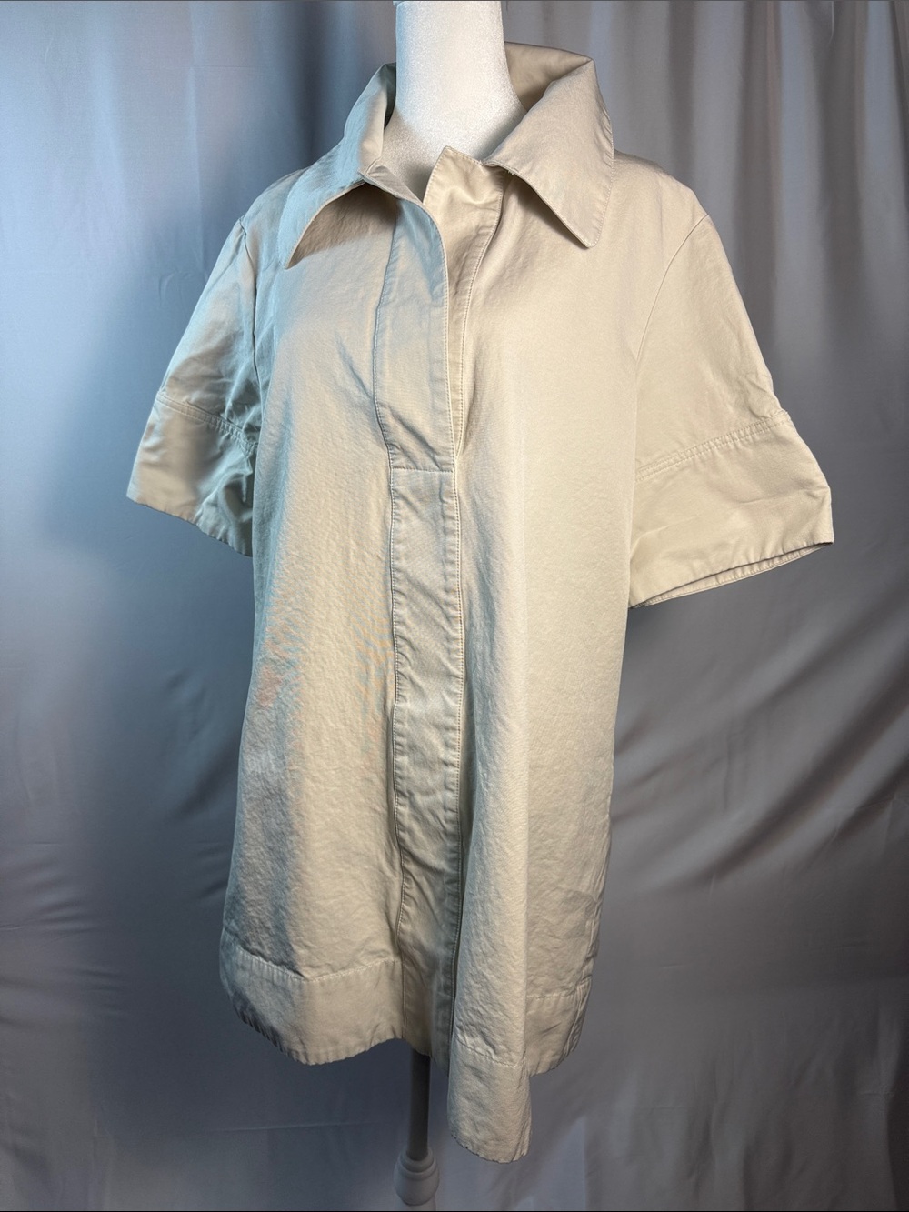 Tuckernuck Short-Sleeve Collared Shirt Jacket in Light Beige